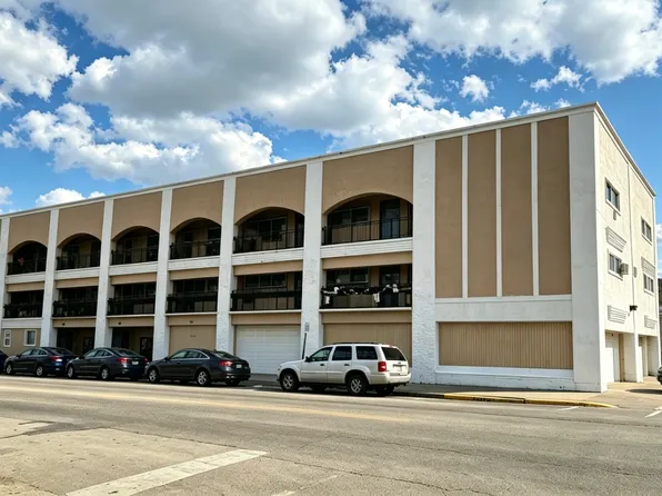 5017 W 14th St #208, Cicero, IL 60804