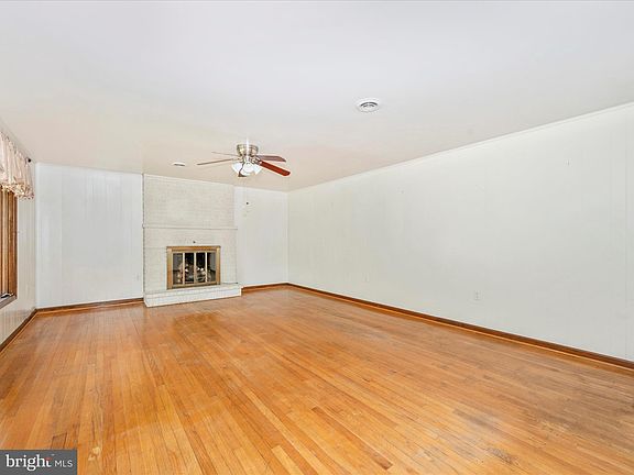 5th image of 208 E Antietam St