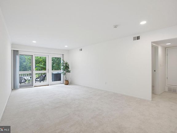 5th image of 5820 Royal Ridge Dr Unit K