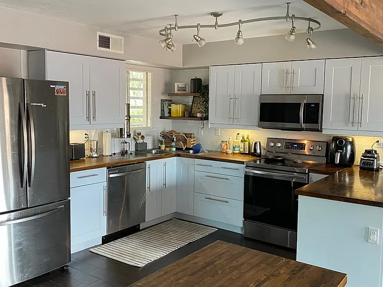 3320 W Belmont Ave — Photo 2