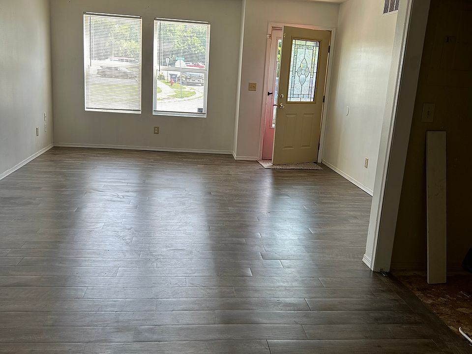 1st image of 1100 SE Ray Dr