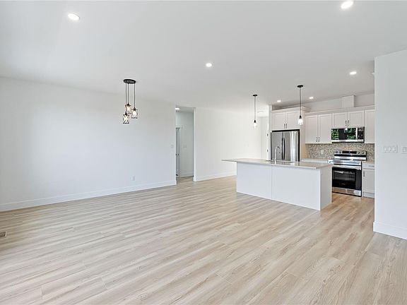 5th image of 3077 Hillview Rd