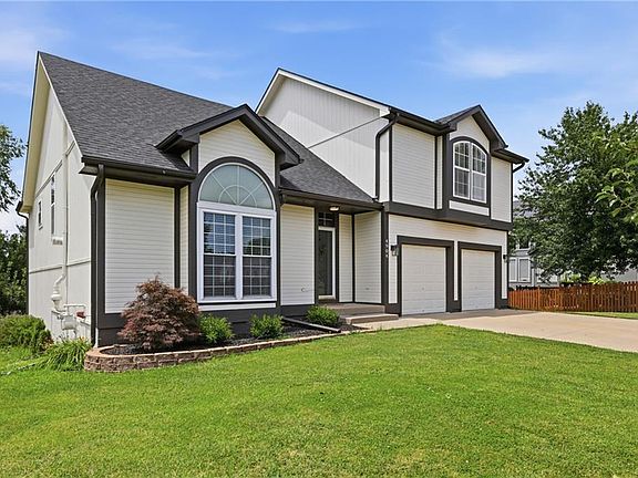 2nd image of 4904 Woodsonia Dr