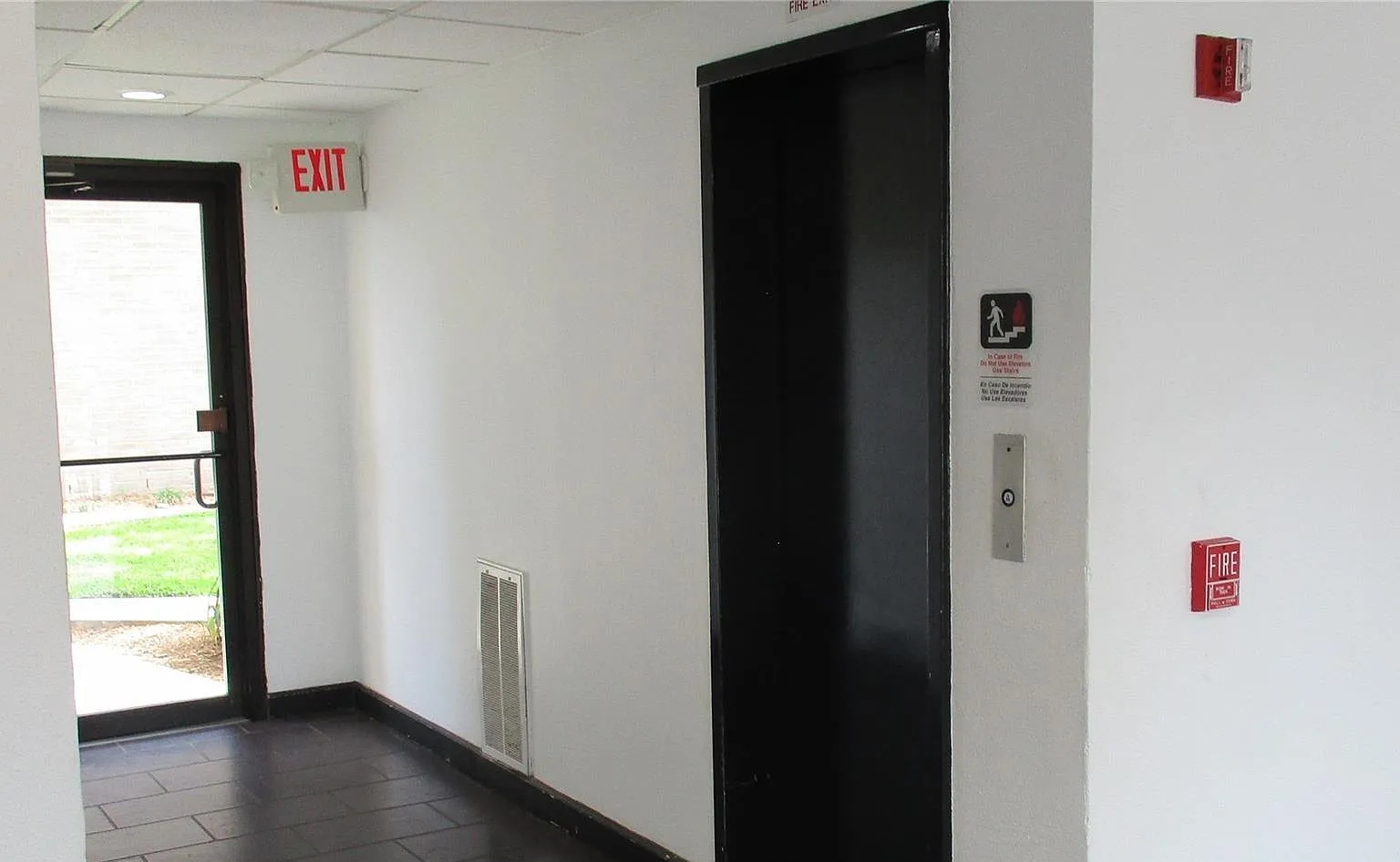 2 bed, 1.5 bath, 950 sqft, $1,345 — Photo 3