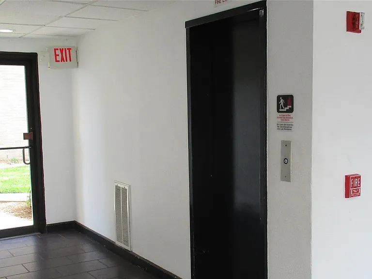 3025 Walnut Bend Ln #21 — Photo 3