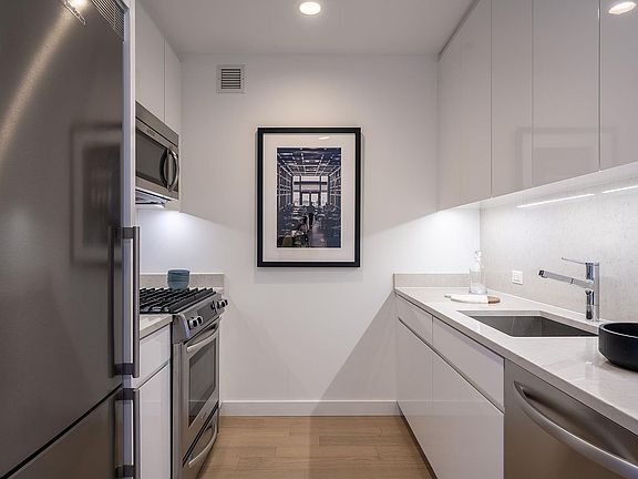 5th image of 160 Madison Ave APT 37E