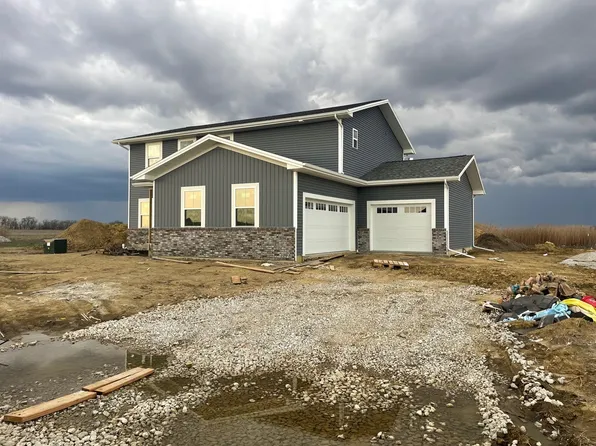 101 Blueboy, Downs, IL 61736