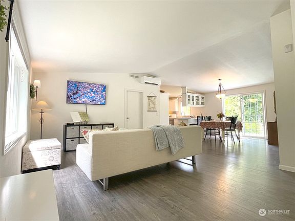4th image of 626 Pavey Boulevard