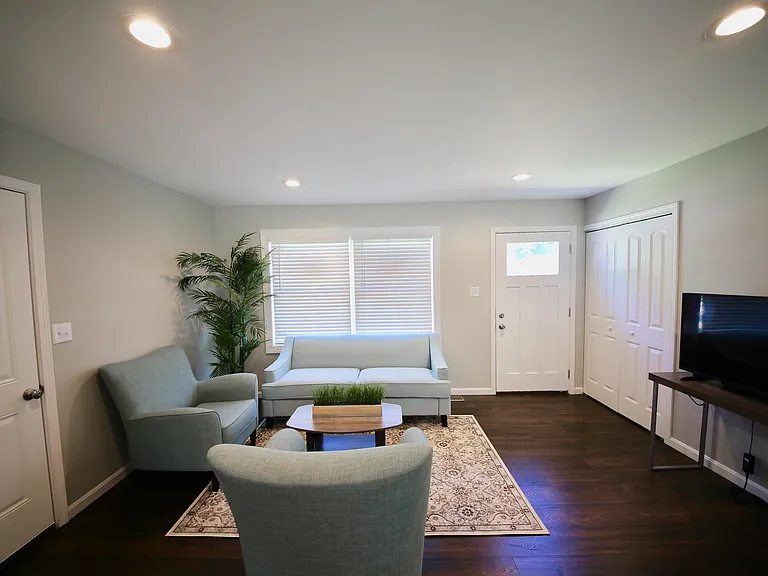 502 W Skyline Dr — Photo 8