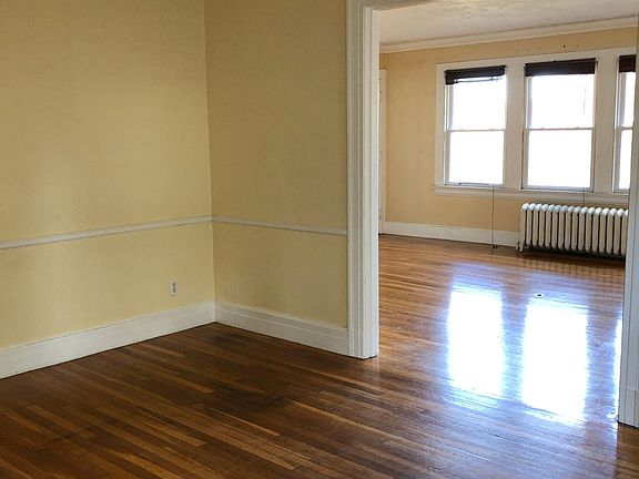 4th image of 1082 Whitney Ave Floor 1