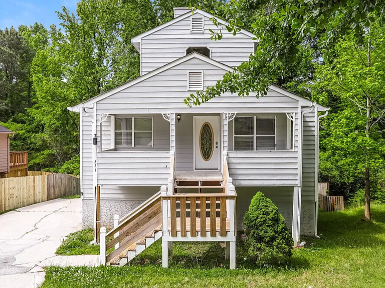 221 Clydesdale Ln SE — Photo 1