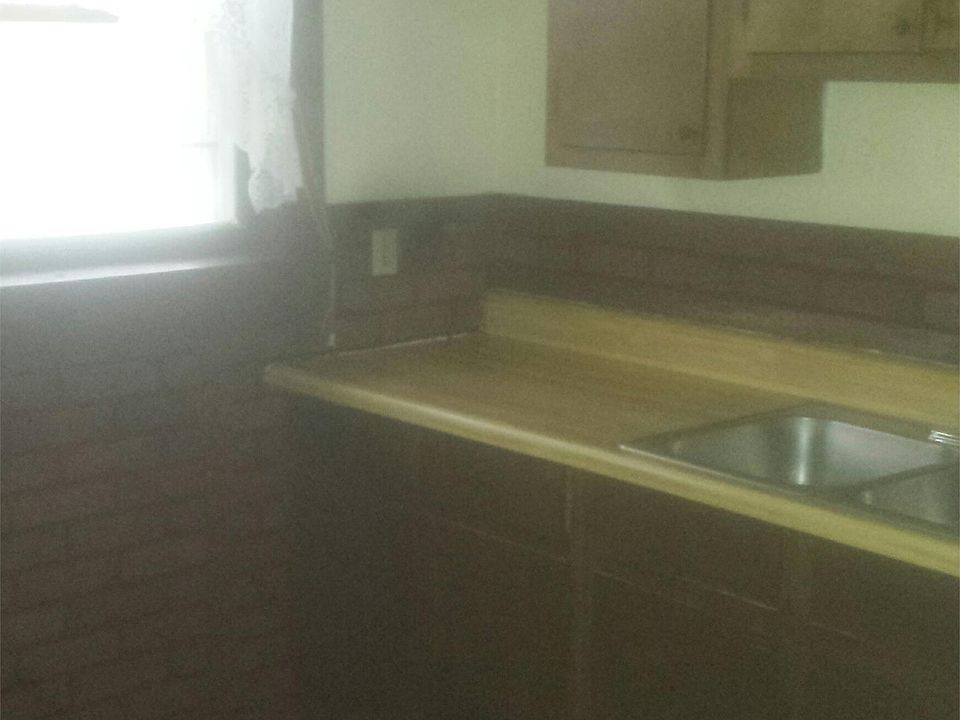2nd image of 607 E Elm St