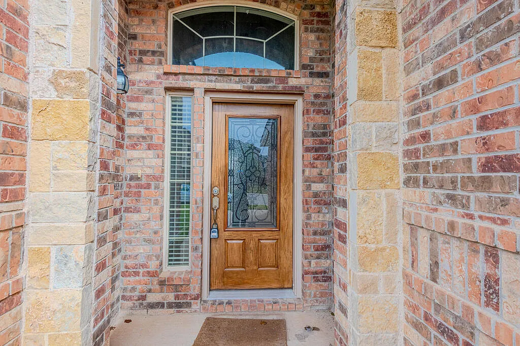 4 bed, 2.5 bath, 2492 sqft, $3,000 — Photo 3