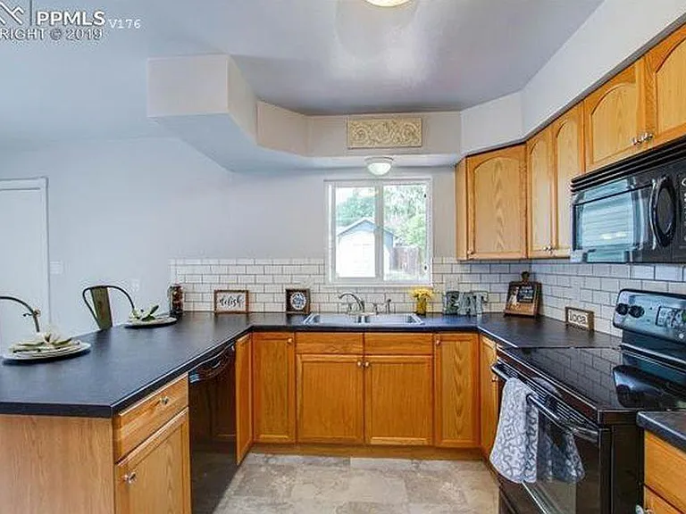 716 N Walnut St — Photo 8