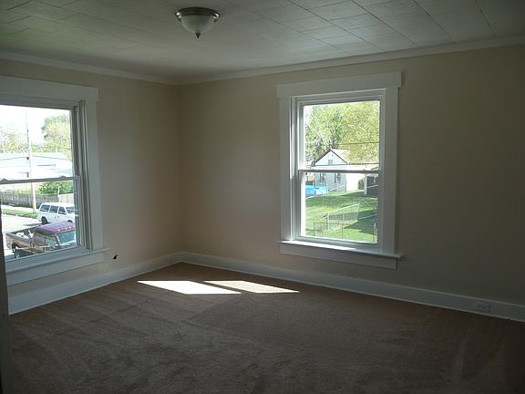 5th image of 231 Air St