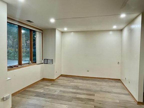 4th image of 717 S Claremont Ave #1
