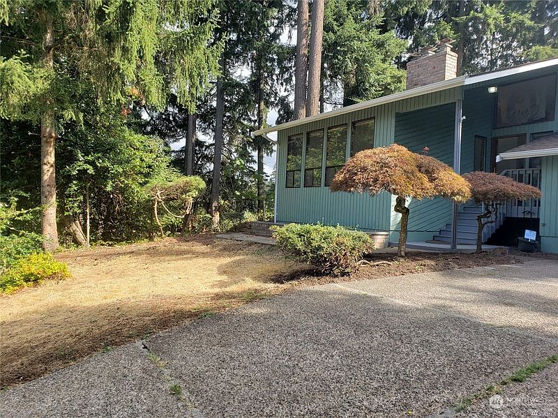 2nd image of 2208 Shaw Road E