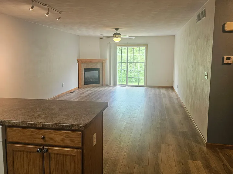 1411 Crimson Ridge Ln — Photo 4