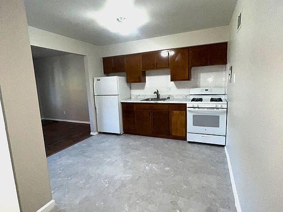 3rd image of 5602 Dewey Ave APT 1
