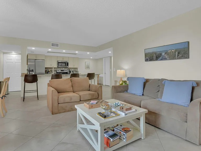 450 Egret Cir #9207 — Photo 16
