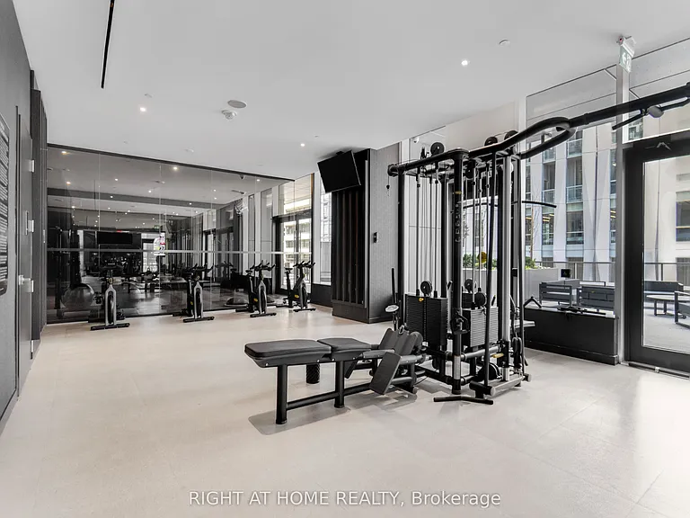 11 Yorkville Ave #2113 — Photo 29