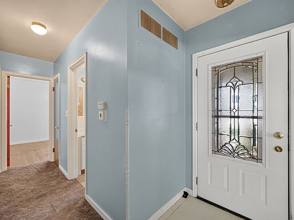 5th image of 623 Rose Ave