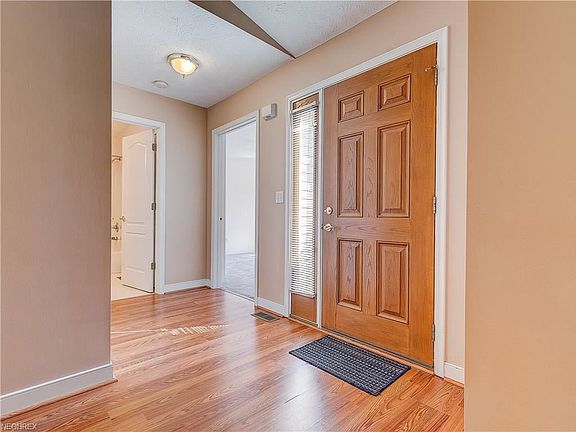 4th image of 814 Renee Dr