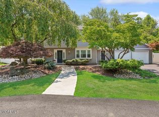 36 Livingston Ln, Manalapan, NJ 07726