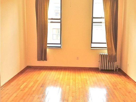 3rd image of 662 Manhattan Ave #1