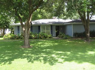 208 N Buckingham St, Okolona, MS 38860