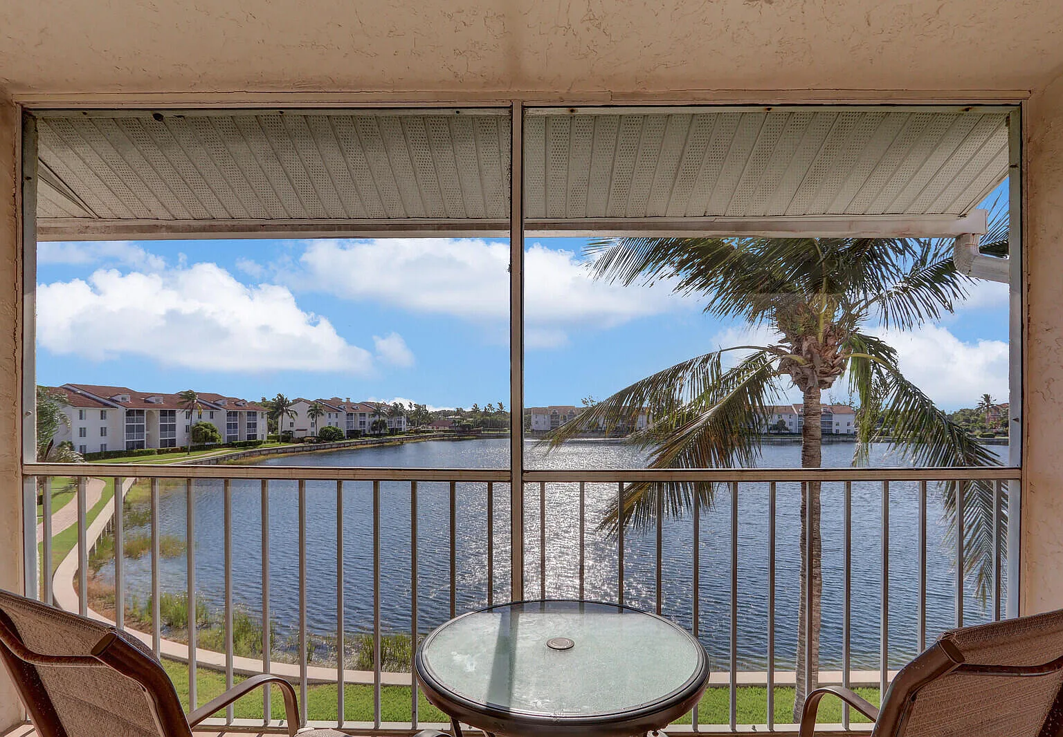 2 bed, 1090 sqft, $3,200 — Photo 1
