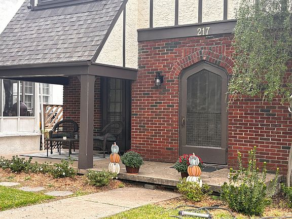 3rd image of 217 Thayer St