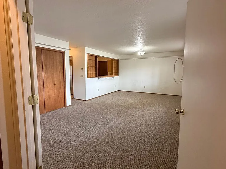 1720 W Olive St — Photo 9
