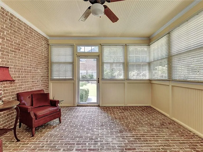8910 Pinehurst Cv — Photo 3