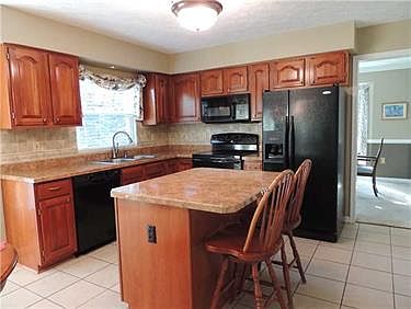 3rd image of 119 Aberdeen Dr