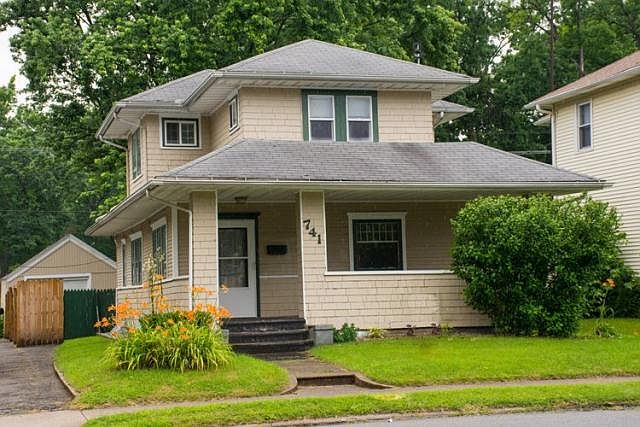 1st image of 741 S Ironwood Dr
