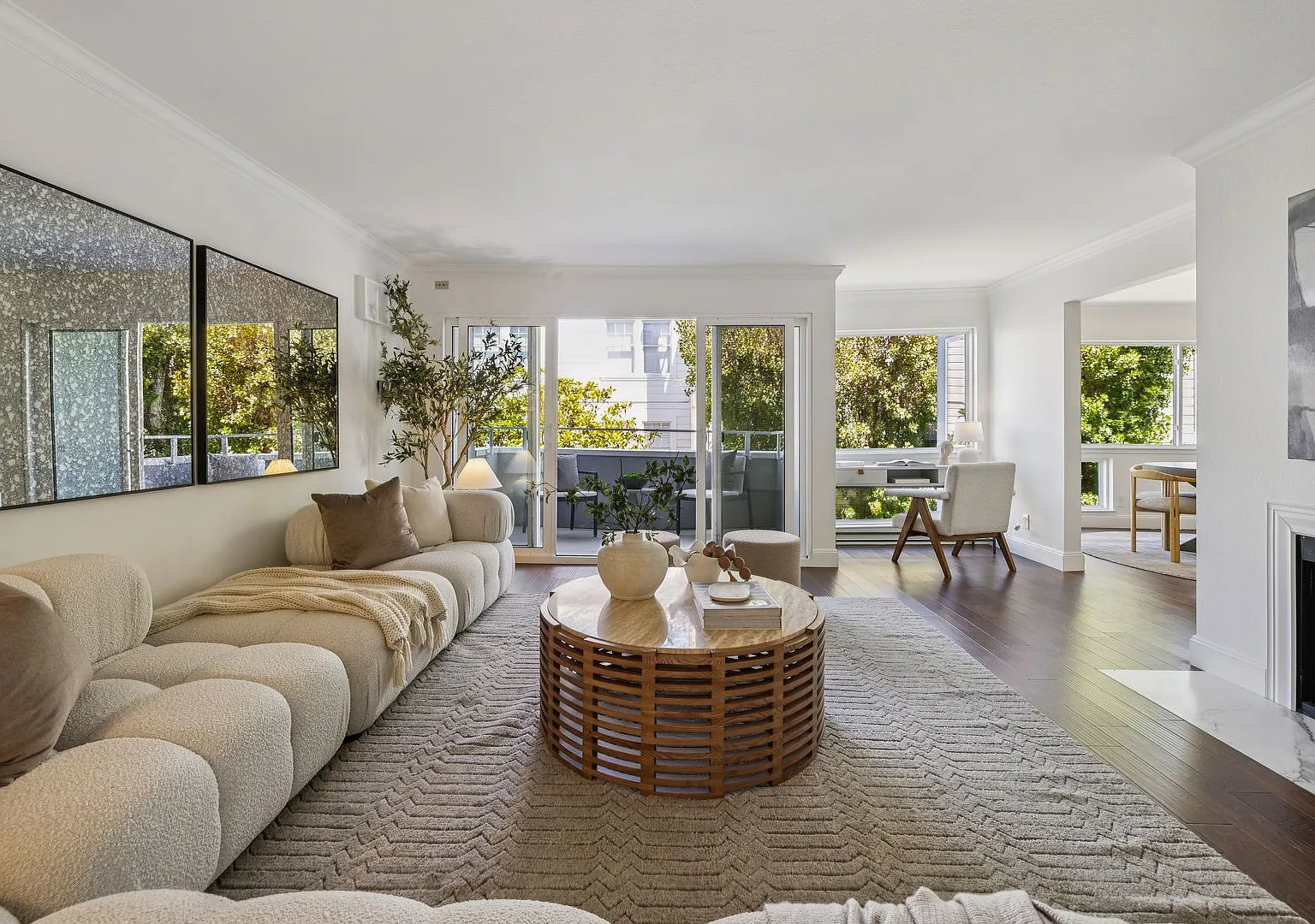 Luxury 3BR Condo | Parking | Marina! — Photo 2
