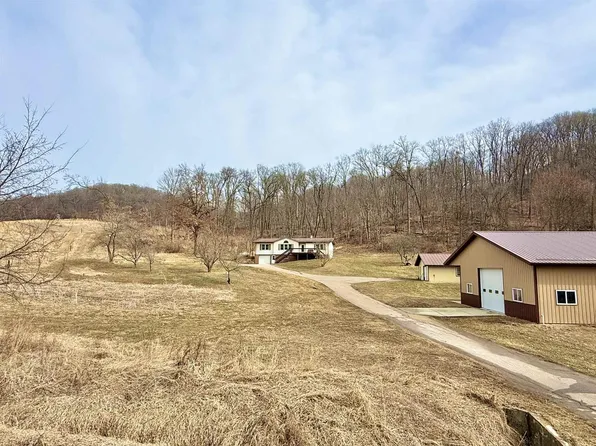27325 Munz Drive, Lone Rock, WI 53556