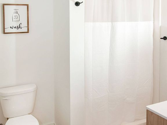 5th image of 3815 Hiawatha Ave #237