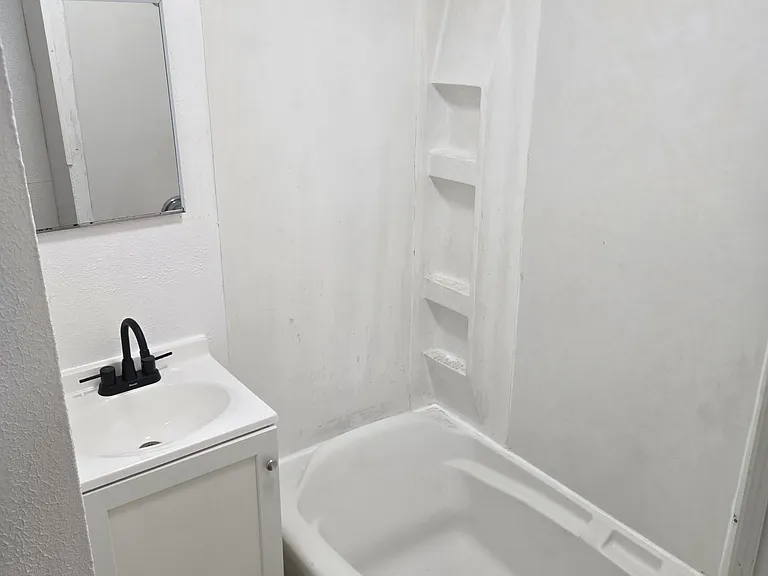 29 Douglas Ave — Photo 15