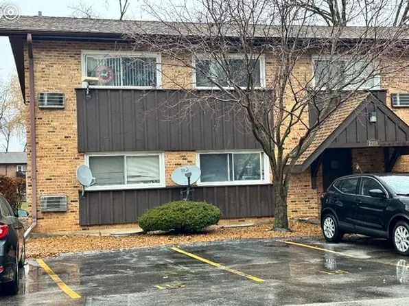 2208 Arbor Cir #1, Downers Grove, IL 60515