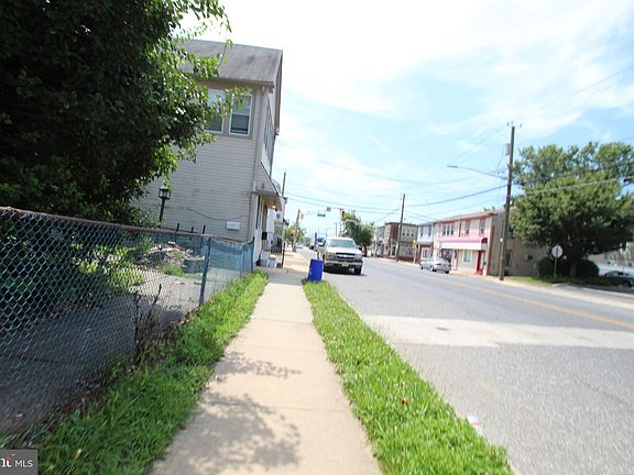 4th image of 452 North Broadway