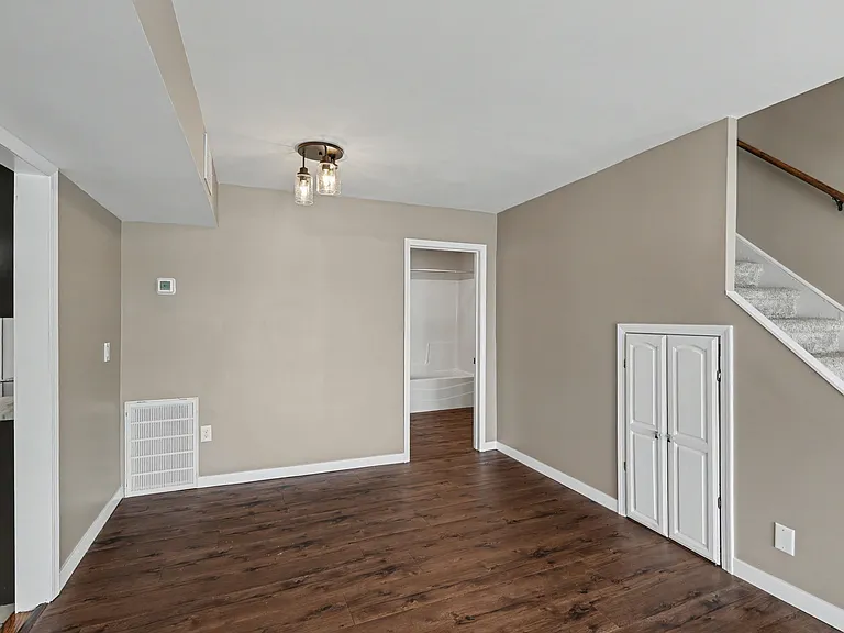251 Edgewood Dr — Photo 6