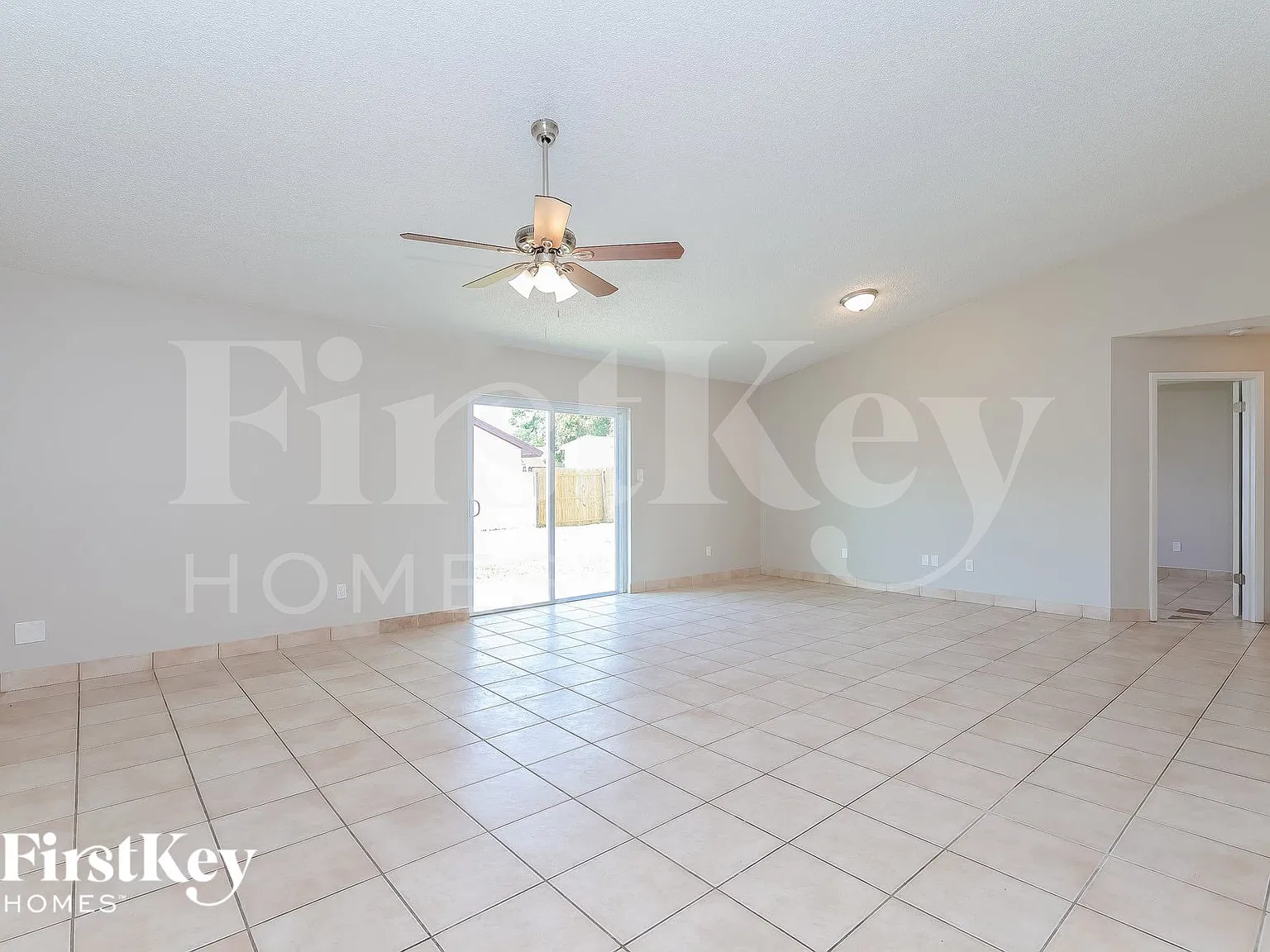 3 bed, 2.0 bath, 1426 sqft, $2,605 — Photo 4