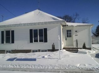 106 N Lake St, Weyauwega, WI 54983