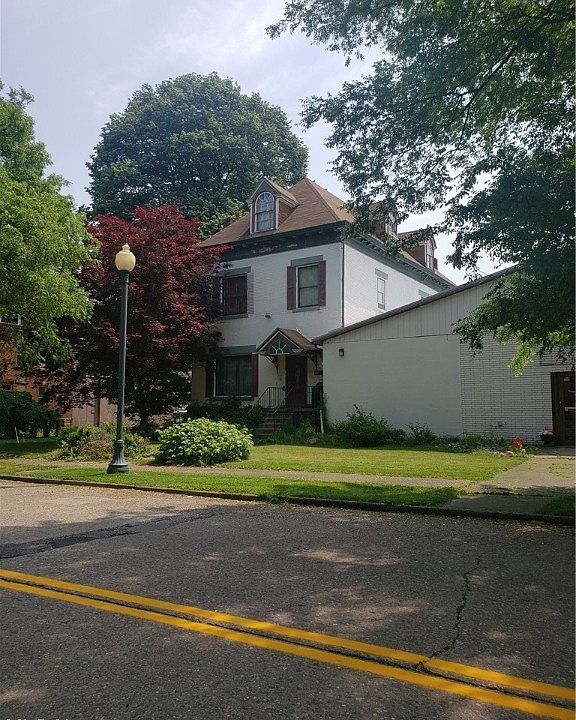 1st image of 820 N 4th St