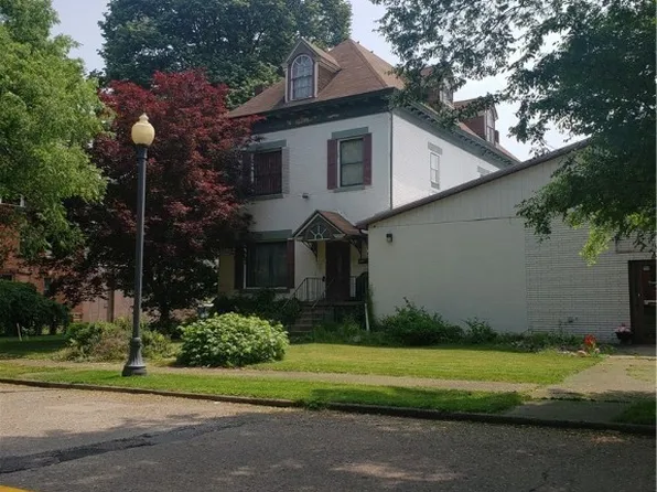 820 N 4th St, Steubenville, OH 43952