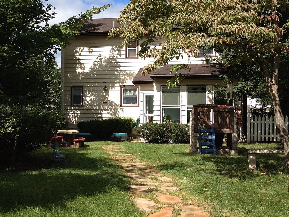 2nd image of 122 Beaufort Ave