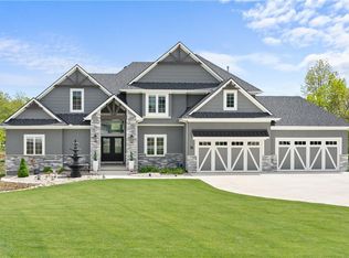 14 Omaha Cir, Lake Winnebago, MO 64034