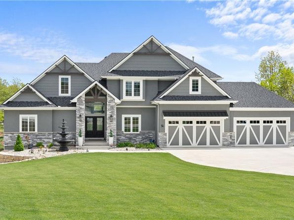 14 Omaha Cir, Lake Winnebago, MO 64034